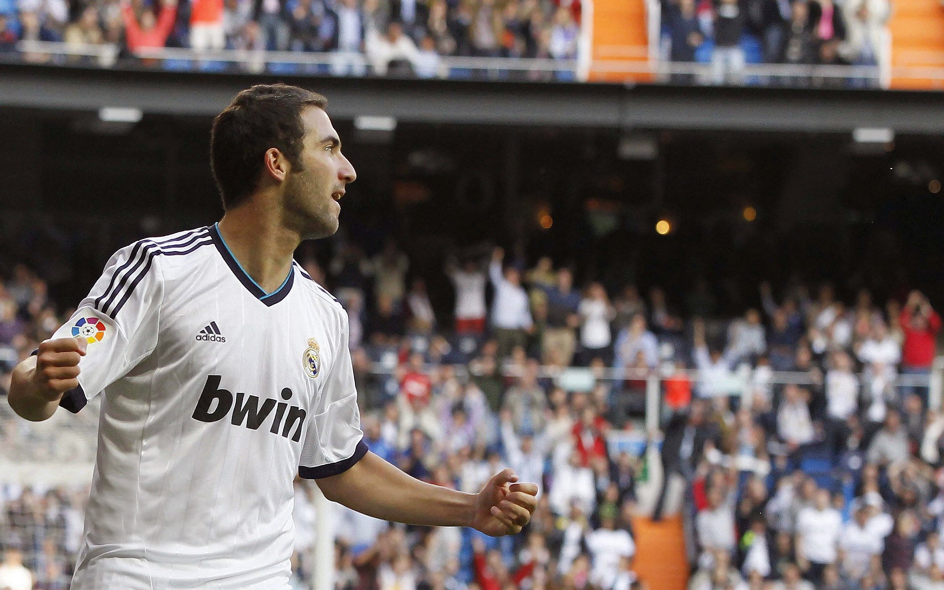 开云体育在线-湖人新援首秀惊艳，八村塁砍下两双表现抢眼，湖人第八