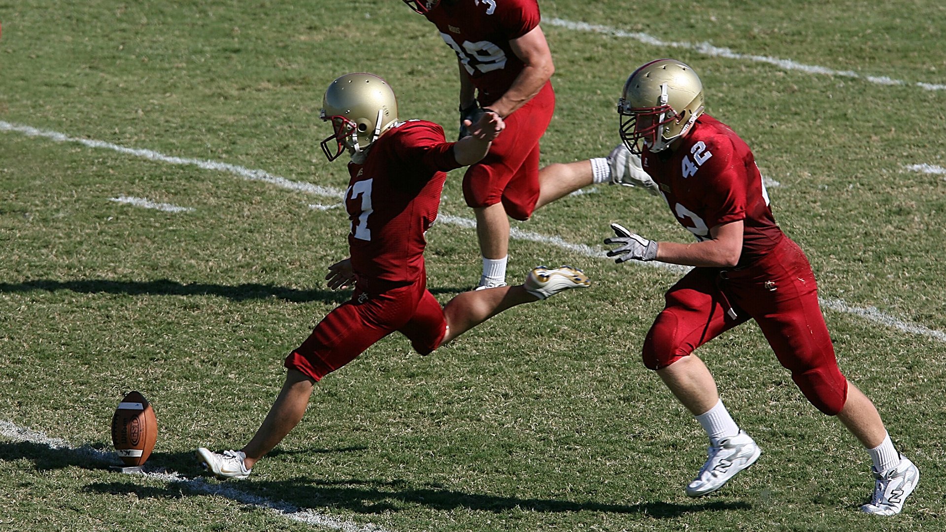 “足球公益跑活动走进社区，促进全民健身”，足球公益项目简介