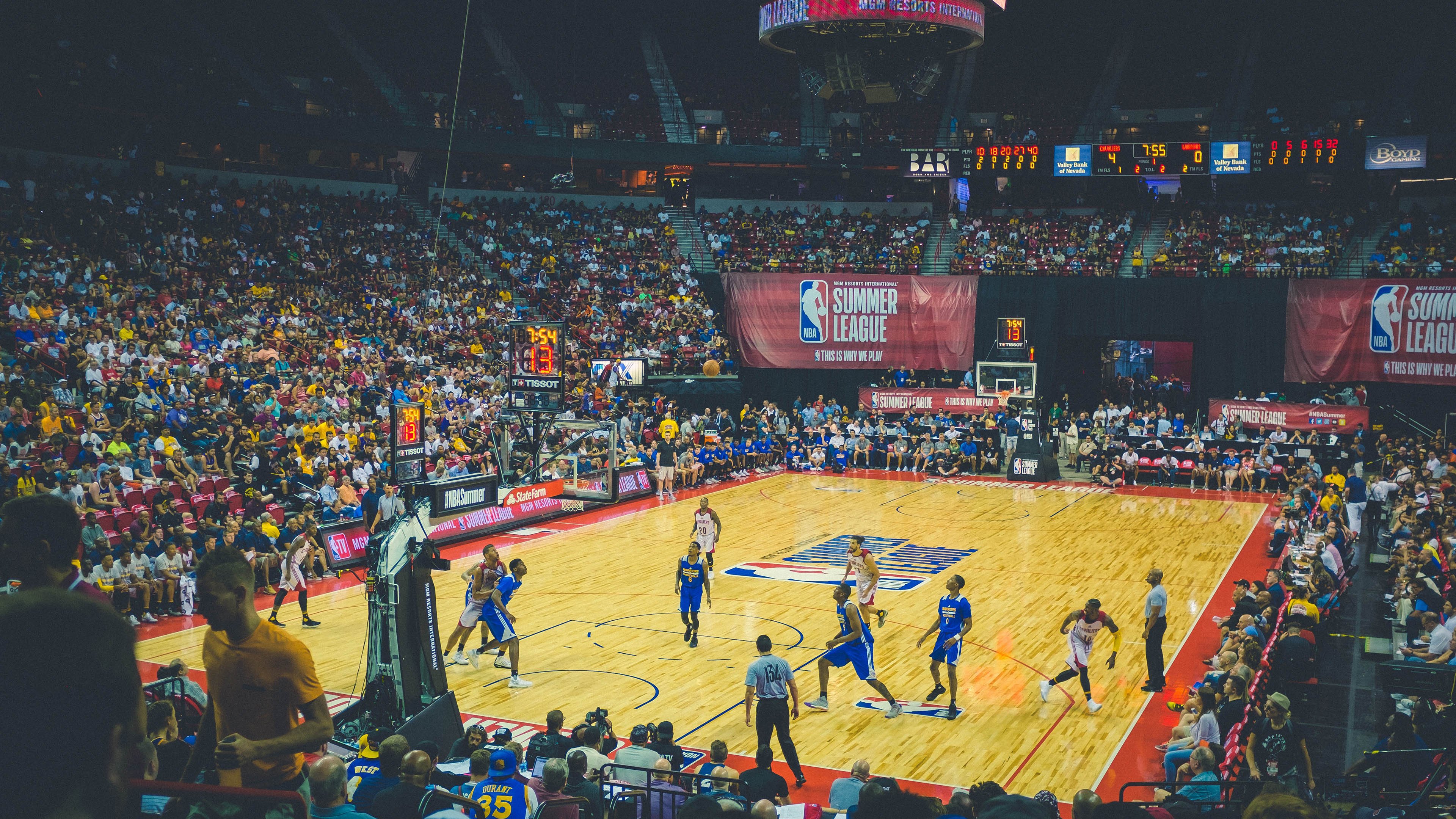 巅峰对决：历史上的经典年度总决赛集锦，巅峰对决总冠军是谁